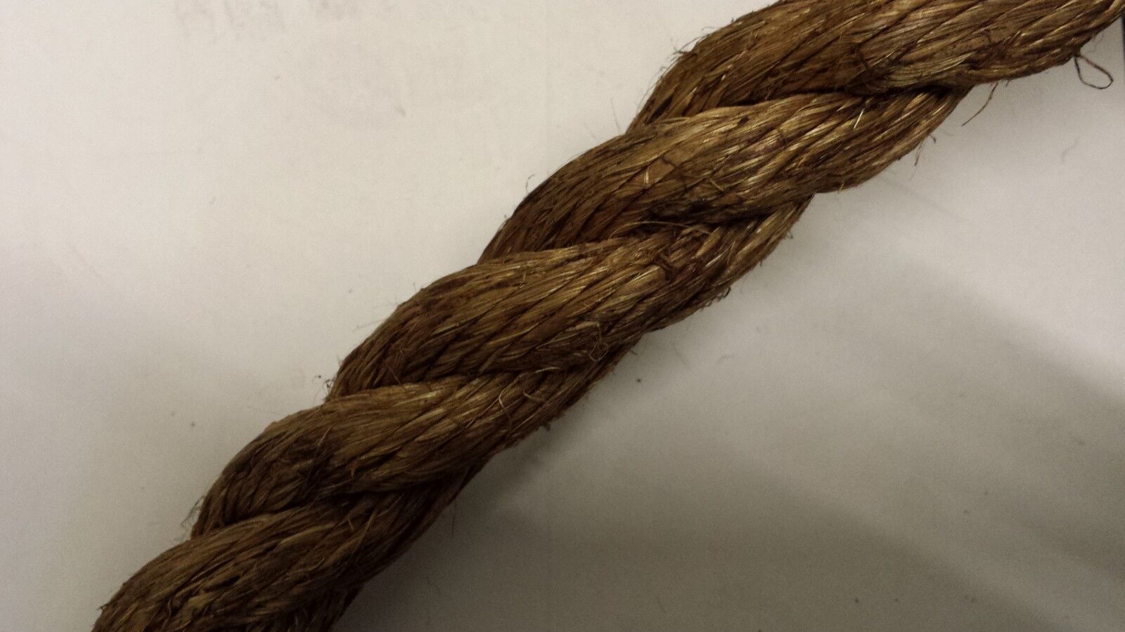 Natural 3 Strand MANILLA ROPE 20MM BY THE METRE decking garden boating